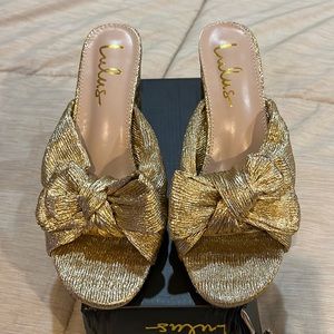 Lulus beautiful gold never worn sandal